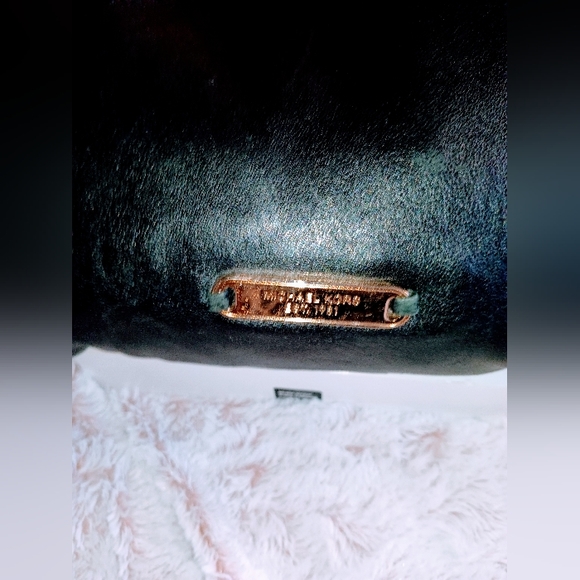 Michael Kors black w/gold hobo Bag Pre-Loved - Picture 2 of 9